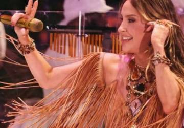 Claudia Leitte processada por saudar Jesus em vez de Iemanjá