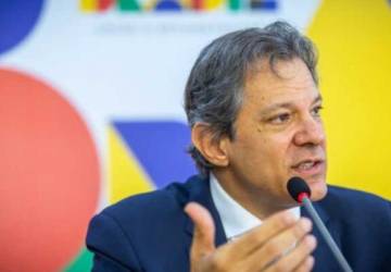 Haddad culpa comunicação do governo Lula por alta do dólar