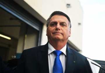 Bolsonaro alega viagem pontual e insiste com Moraes para ir à posse de Trump