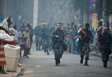  PM do Rio combate crimes no Alemão e no Complexo da Penha