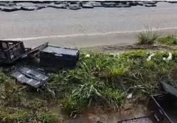 Veículo de carga tomba na BR-101, em Santa Rita