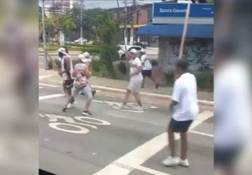 Torcedores do Corinthians e do São Paulo brigam antes de clássico