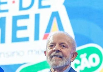 36 deputados da base de Lula assinam pedido de impeachment