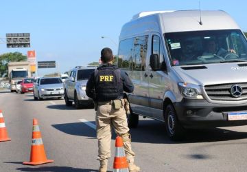 Campanha alerta sobre uso de álcool e drogas associado à direção