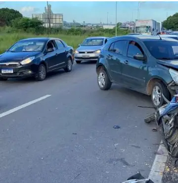 Acidente deixa trânsito lento na BR-230 em João Pessoa; motociclista ficou ferido