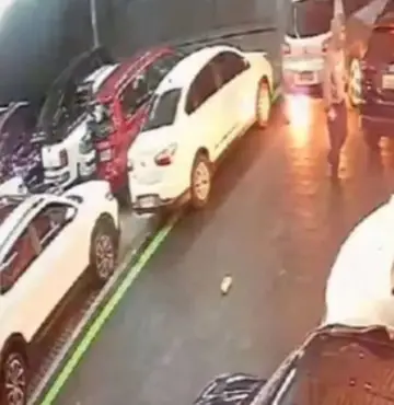 Incêndio em loja destrói 70 carros e deixa prejuízo milionário: Vídeo
