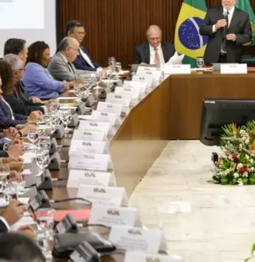 Lula convoca ministros e líderes do congresso para reunião emergencial