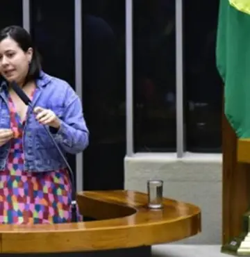 Deputada do PSOL solicita à Anatel investigação por uso da Starlink, de Elon Musk, em garimpos ilegais no Brasil