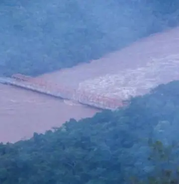 Incrível: Ponte do RS construída pelo povo resiste às enchentes