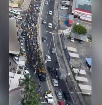 VÍDEO: Jair Bolsonaro percorre avenidas em João Pessoa com apoiadores em ato de campanha de Queiroga