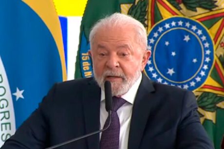 Lula conversa com presidentes do Egito e Palestina para garantir retirada de brasileiros de Gaza