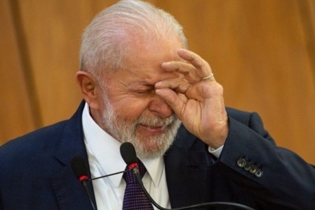 Números e anúncios exibidos pelo governo não refletem na popularidade de Lula