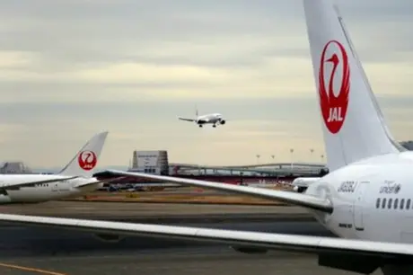 Avião com 122 pessoas a bordo é atingido duas vezes por raio no Japão