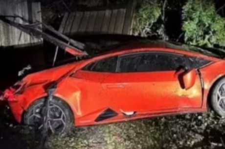 Adolescentes destroem Lamborghini de R$ 2,5 milhões em test drive