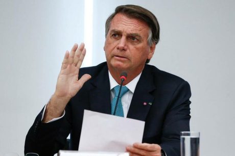 Bolsonaro orienta como desativar filtro de política em rede social