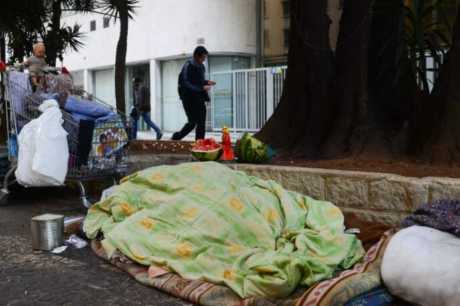 PL estipula multa de R$ 17 mil a quem doar comida na rua em SP