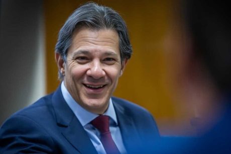 Haddad tenta maquiar taxação da carne e fala em cashback; entenda