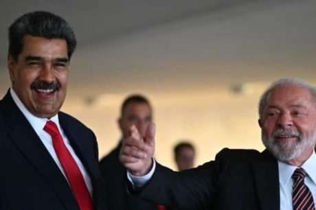 Brasil faz jogo de cena e ajuda ditadura de Maduro na OEA