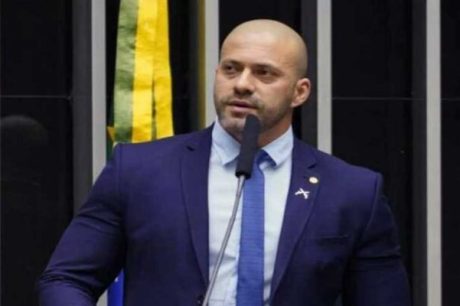 Moraes pede mais dados mesmo após receber exame criminológico em favor de Silveira