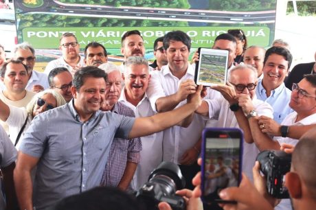 Ao lado de Marmuthe, Cicero autoriza início das obras da Ponte do Cuiá, entre Valentina e Mangabeira