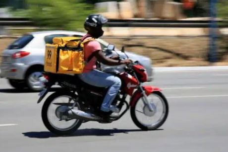 Motoristas e Motoboys podem ser incluídos no Bolsa Família: Saiba mais!