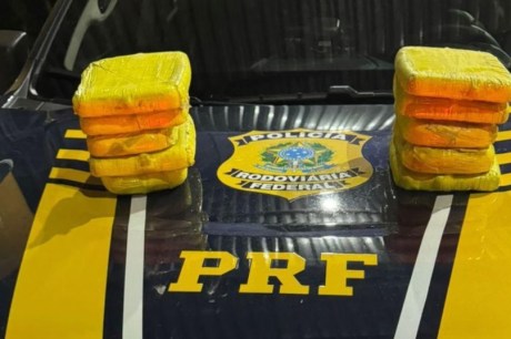 PRF apreende moto clonada e apreende 11kg de cocaína na Paraíba