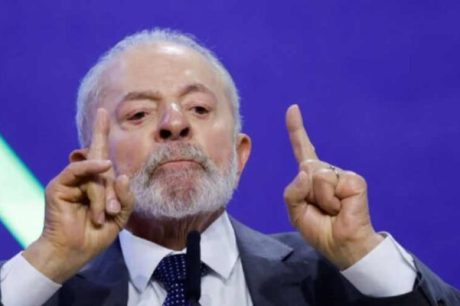 Em galeria, Lula briga e impõe sua narrativa sobre a história; veja o vídeo