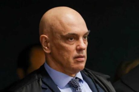 Moraes pede à PGR manifestação sobre viagem de Jair Bolsonaro