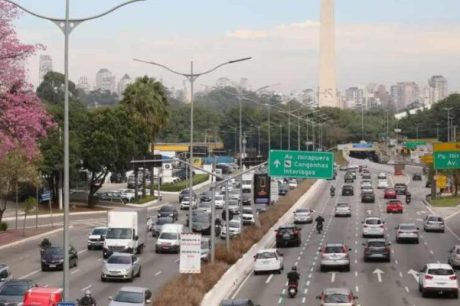 Justiça suspende serviço de mototáxi da 99 em SP um dia após lançamento, mas empresa segue operando; entenda