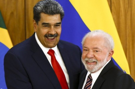 Senador dos EUA cobra Lula após ameaças de Maduro contra Porto Rico