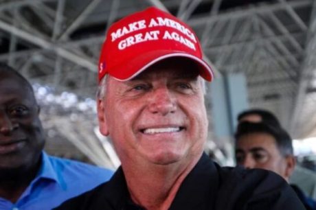 Bolsonaro usa boné com slogan de Trump: Foto mais importante