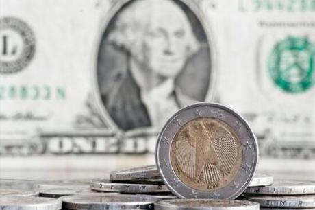 Dólar fecha com 4ª queda seguida