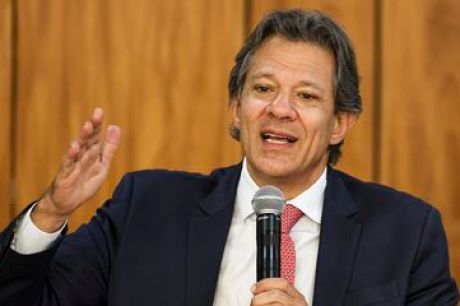 Pé-de-Meia não vai ser interrompido, diz Haddad