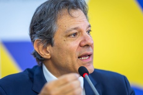 Haddad se Reúne com Presidente Lula e Empresário em meio à Crise Econômica