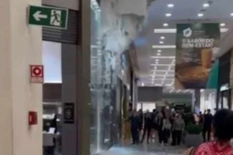 Parte do teto do Shopping Center Norte cai durante chuva em São Paulo